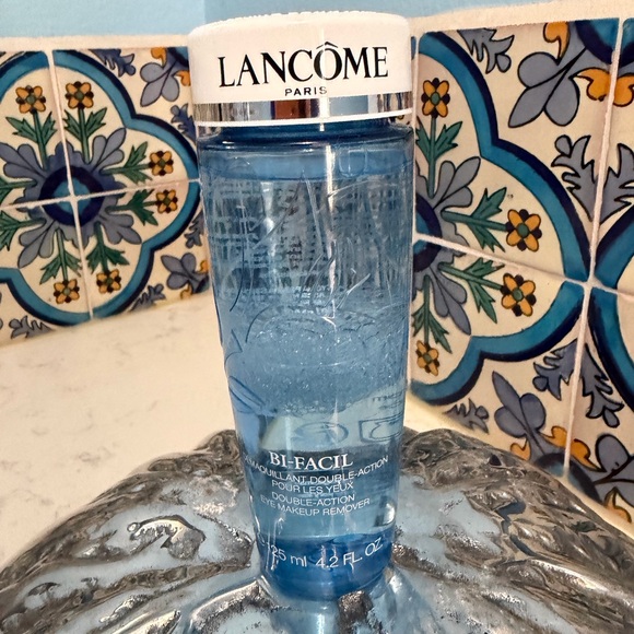 Lancôme Bi-Facil Double-Action Eye Makeup Remover ✨
Full Size 4.2 fl oz / 125 ml - Picture 2 of 7